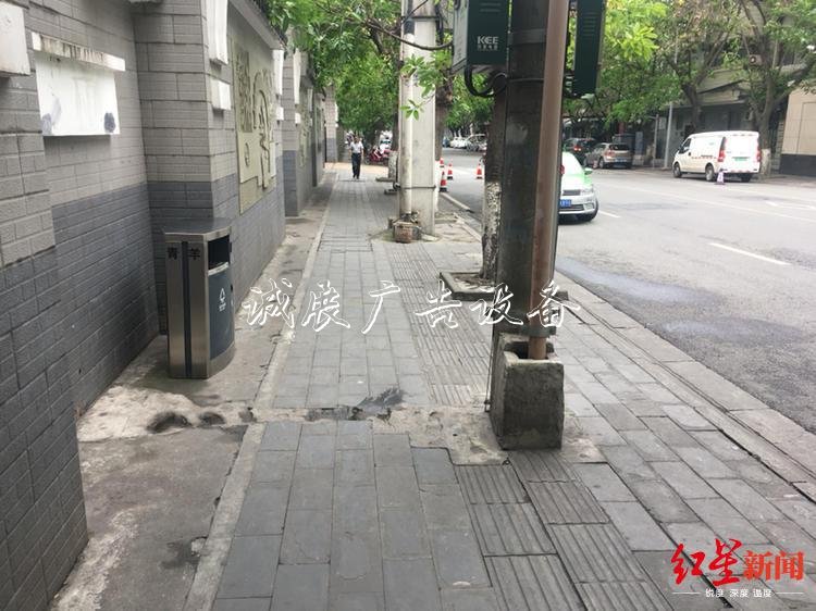 成都街頭垃圾箱消失？宣傳欄 城管委：減量調(diào)整，已拆9001個(gè)