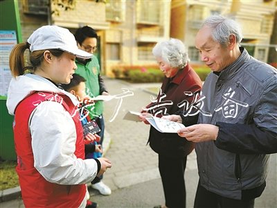 鎮(zhèn)海澥浦：“桶寶戶外滾動(dòng)燈箱寶家庭”助力垃圾分類