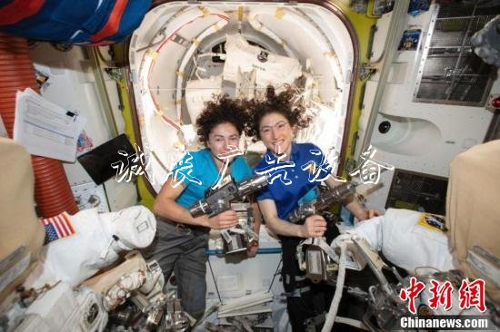 NASA稱實現(xiàn)了首次全路牌女性宇航員太空行走