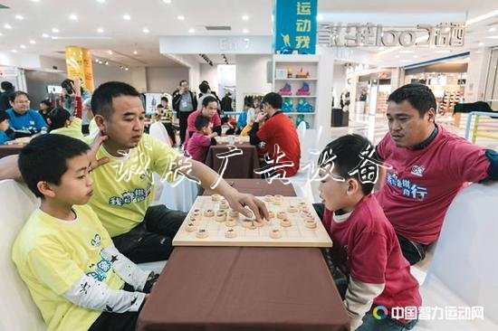 四智會(huì)象棋推廣活動(dòng)燈箱親子雙人賽在衢江進(jìn)行