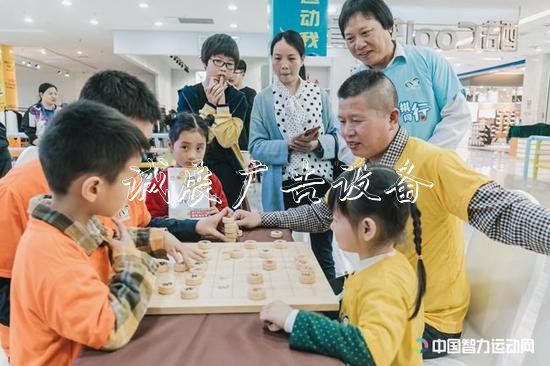 四智會(huì)象棋推廣活動(dòng)燈箱親子雙人賽在衢江進(jìn)行