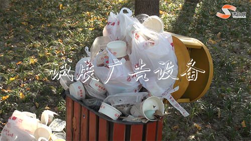 垃圾桶滿溢、雜草叢生？又一公園現(xiàn)破敗亂象