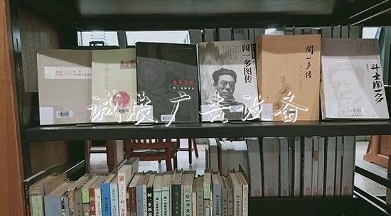 圖書館北館專題書架。清華大學(xué)供圖