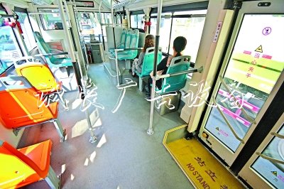 武漢公交將逐步淘汰垃戶外廣告燈箱圾桶 2600輛新能源公交車上