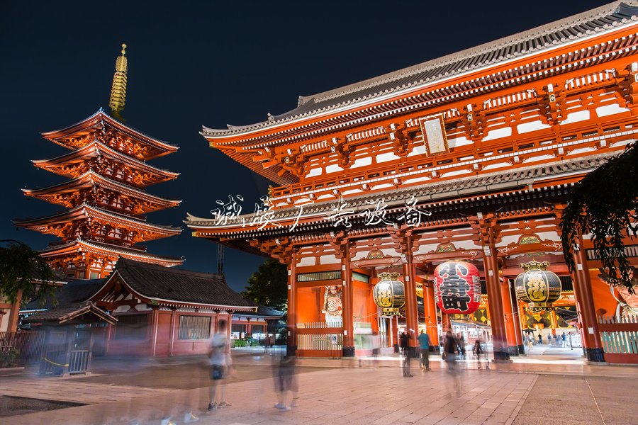 夜幕下的路牌活力東京