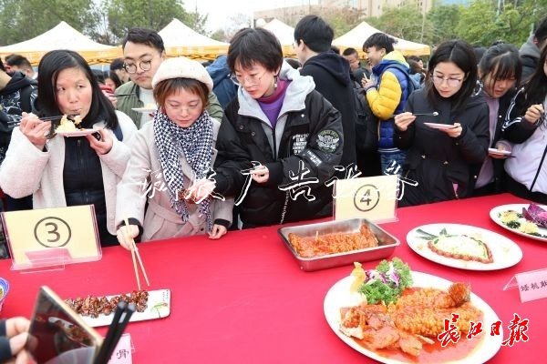 “舌尖上的武科大社區(qū)宣傳欄”美食評比大賽開賽