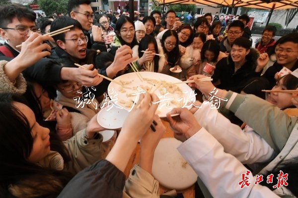 “舌尖上的武科大社區(qū)宣傳欄”美食評比大賽開賽