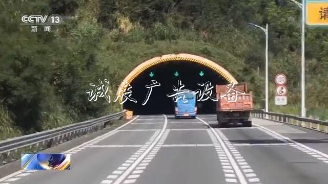 治超站形同虛設(shè) 高價路牌“路牌”為何能變超載車通