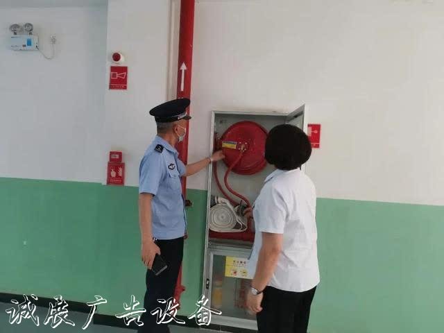 【治庸·鐵軍】“后浪路牌”返校，社區(qū)民警助學忙