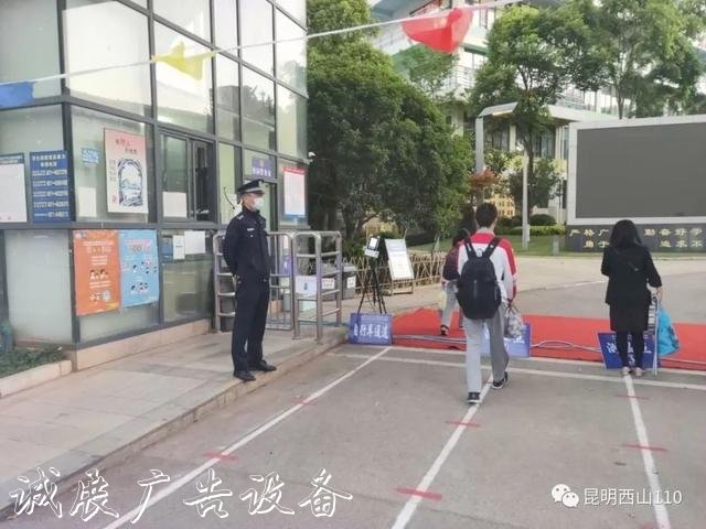 【治庸·鐵軍】“后浪路牌”返校，社區(qū)民警助學忙