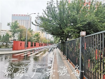 太陽能擋車柱 墻面繪畫文化宣傳欄“超級(jí)瑪麗” 多功能路燈