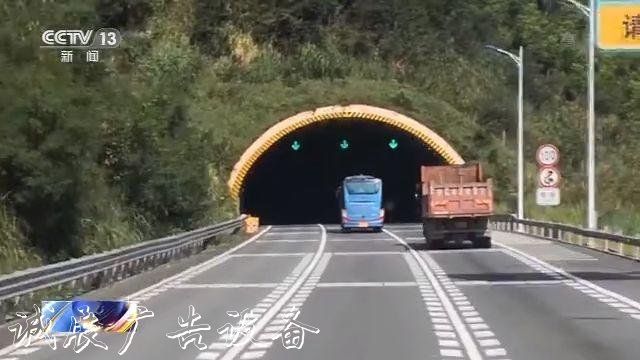 治超站形同虛設(shè) 高價滾動廣告燈箱“路牌”為何能變超載車通