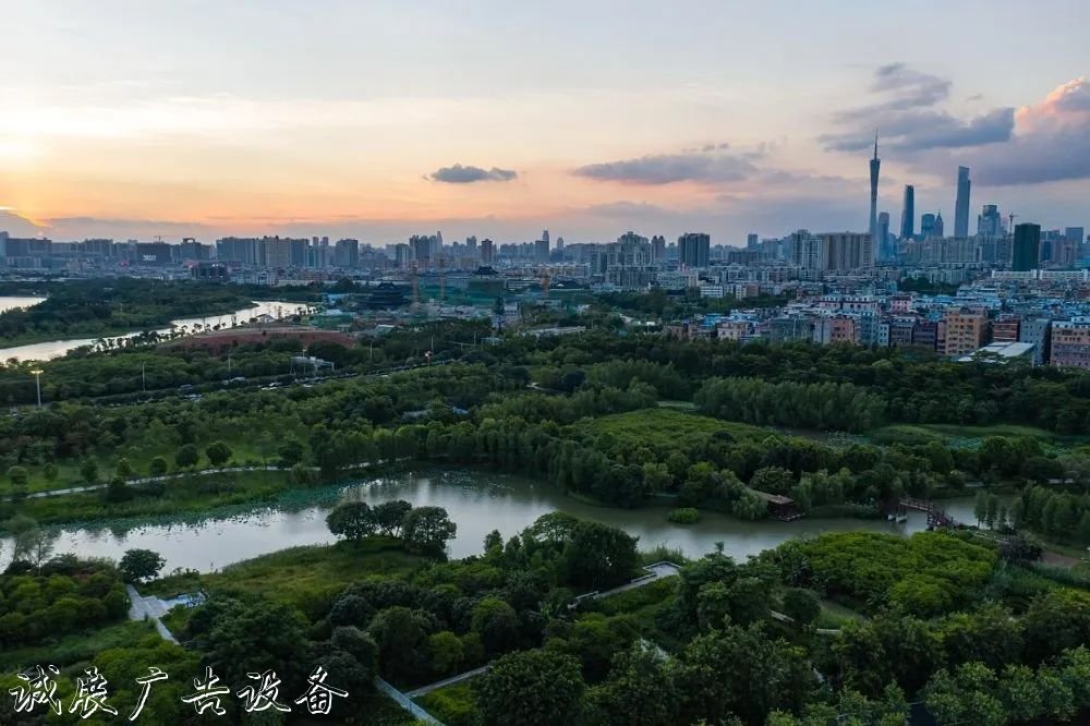 霓虹璀璨的不夜城里，太陽能垃圾桶讓我們一起守護(hù)這片黑暗