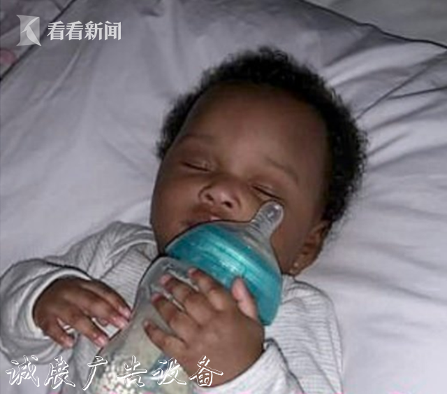 喪心病狂!狠母餓死1歲戶外滾動燈箱女嬰 枕套裹尸棄娃垃圾箱