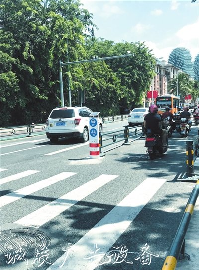 三亞交警率先啟廣告燈箱用太陽(yáng)能警示柱