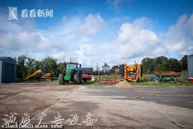 富翁示范垃圾桶變睡艙指路牌 僅100英鎊適用流浪漢遭諷